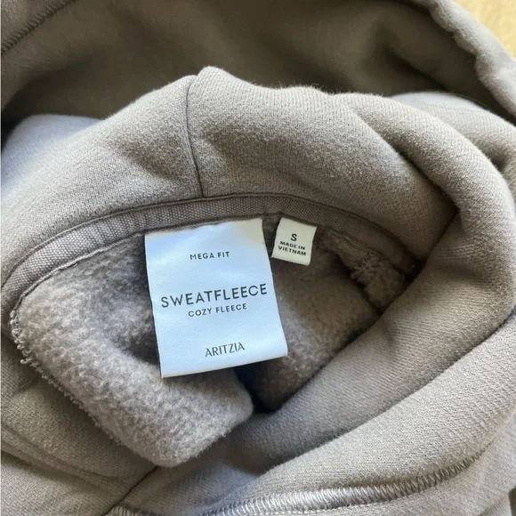 Aritzia Mega Fit Sweatfleece Cozy Fleece Sweatshirt in Taupe. Size Small. - Picture 3 of 3